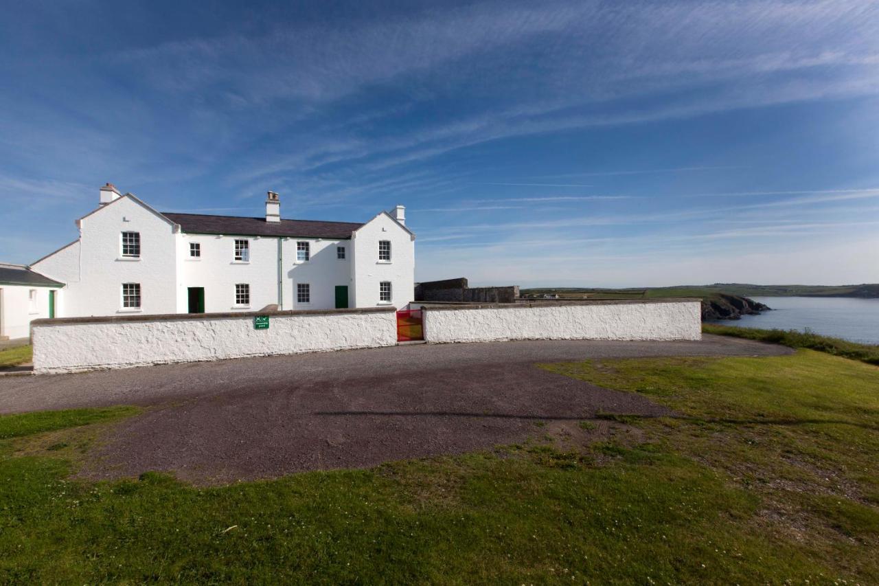Galley Head Lightkeeper'S Houses Donoure Bagian luar foto